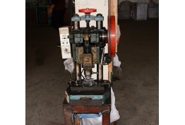 衝孔（kǒng）機